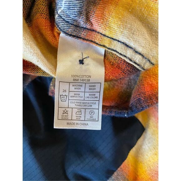 ‎Nomad Button Down Flannel - Picture 4 of 6